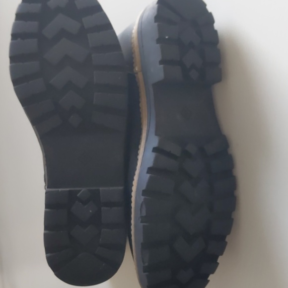 Boots - Picture 3 of 6